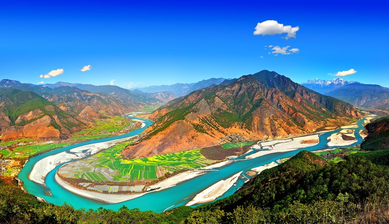River cruise ship in the Three Gorges of the Yangtze, China